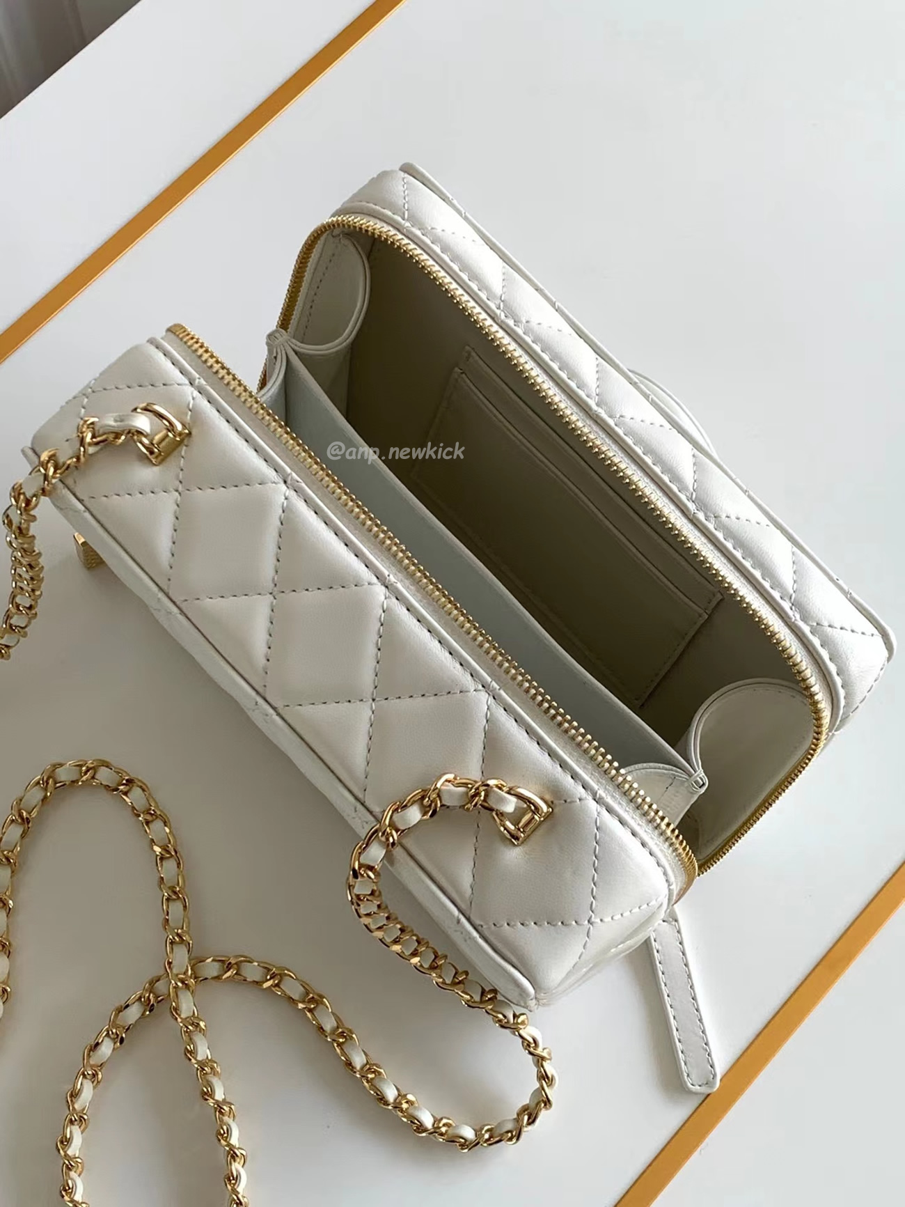 Chanel Camera Bag Lambskin White As4817 B16255 10601 (6) - newkick.app